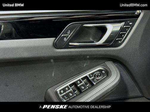 2023 Porsche Macan Base (PDK)
