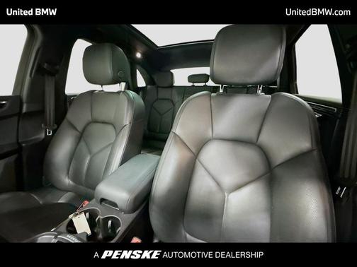 2023 Porsche Macan Base (PDK)