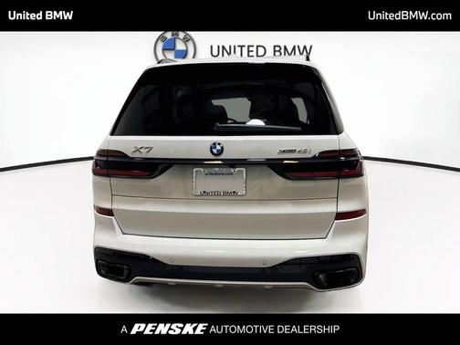 Alpine White 2027 BMW X7 xDrive40i