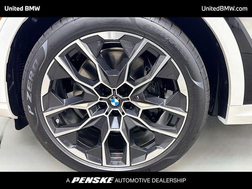 Alpine White 2026 BMW X7 xDrive40i