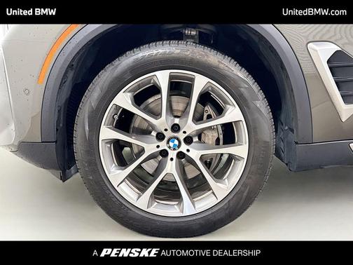 Green Metallic 2026 BMW X5 sDrive40i