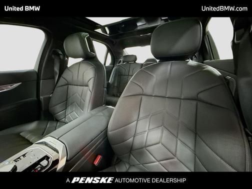 Black Sapphire Metallic 2026 BMW 740 740i