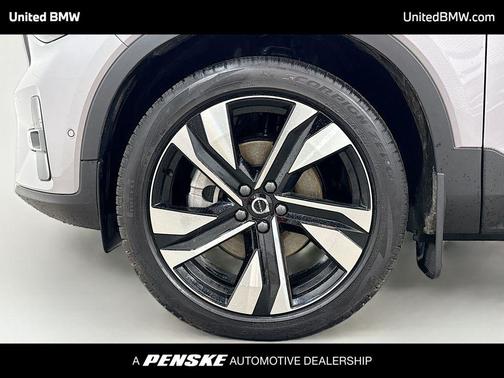 2026 Volvo XC40 Ultra, B5 AWD Gas (mild hybrid), Dark