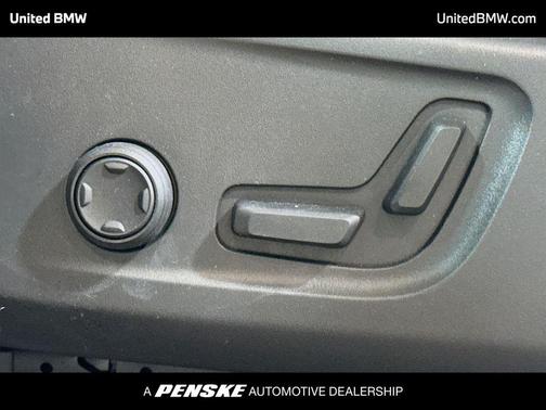 2026 Volvo XC40 Ultra, B5 AWD Gas (mild hybrid), Dark