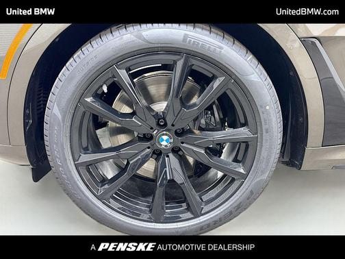 Manhattan Green Metallic 2027 BMW X7 xDrive40i
