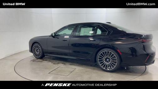 2025 BMW 740 i