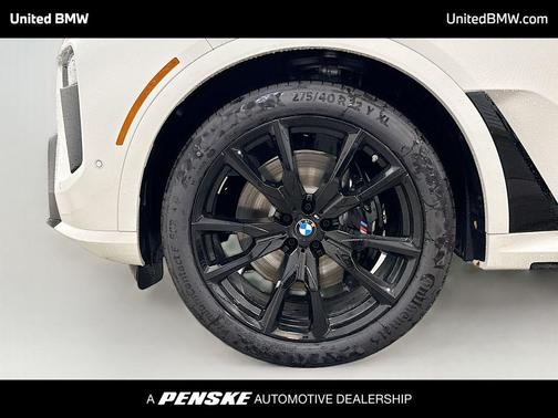 Alpine White 2027 BMW X7 xDrive40i