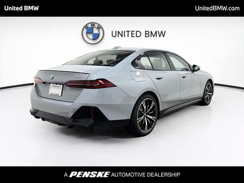 Brooklyn Grey Metallic 2027 BMW 530 i