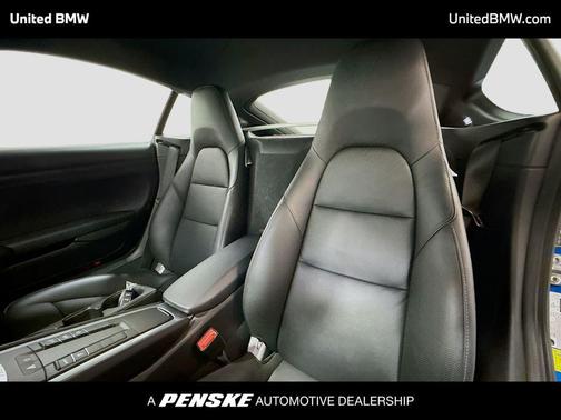 2022 Porsche 718 Cayman T