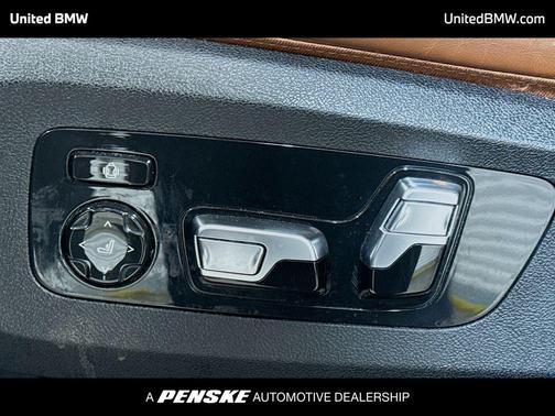 Carbon Black Metallic 2023 BMW X7 xDrive40i