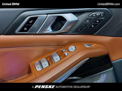 Carbon Black Metallic 2023 BMW X7 xDrive40i