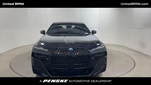 2025 BMW 750e i xDrive
