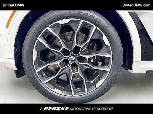 Mineral White Metallic 2027 BMW X7 xDrive40i