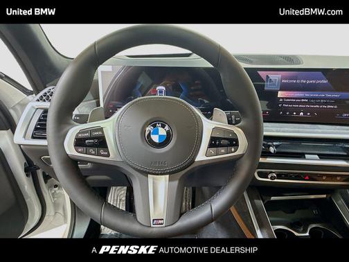 Mineral White Metallic 2027 BMW X7 xDrive40i