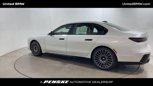 2025 BMW 750e i xDrive