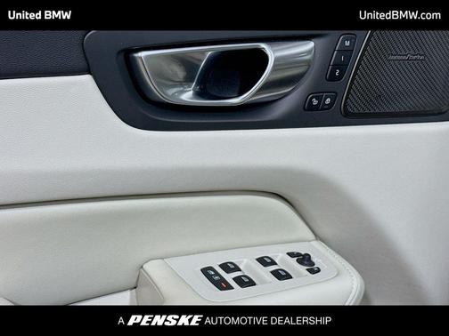 2025 Volvo XC60 B5 Ultra