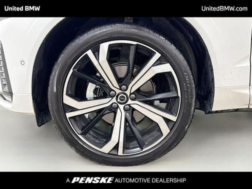 2025 Volvo XC60 B5 Ultra