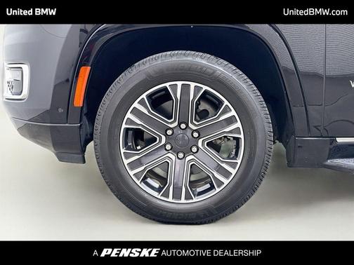Diamond Black Crystal Pearlcoat 2023 Jeep Wagoneer Series I 4x4