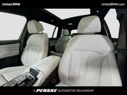 Carbon Black Metallic 2026 BMW X7 xDrive40i