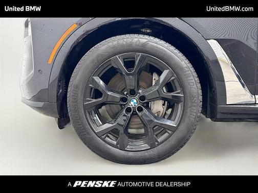 Black Sapphire Metallic 2025 BMW X7 xDrive40i