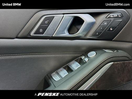 Black Sapphire Metallic 2025 BMW X7 xDrive40i