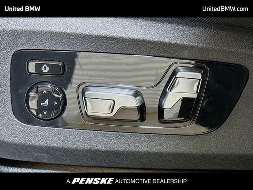 Black Sapphire Metallic 2025 BMW X7 xDrive40i