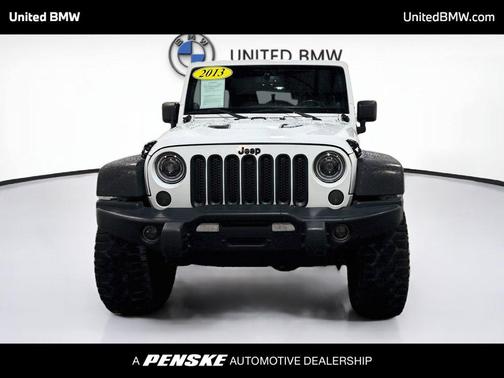 Bright White Clearcoat 2013 Jeep Wrangler Unlimited Sahara