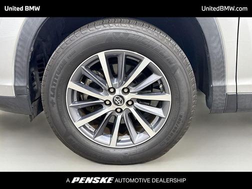 Celestial Silver Metallic 2019 Toyota Highlander XLE