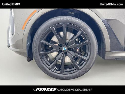 Manhattan Green Metallic 2025 BMW X7 xDrive40i