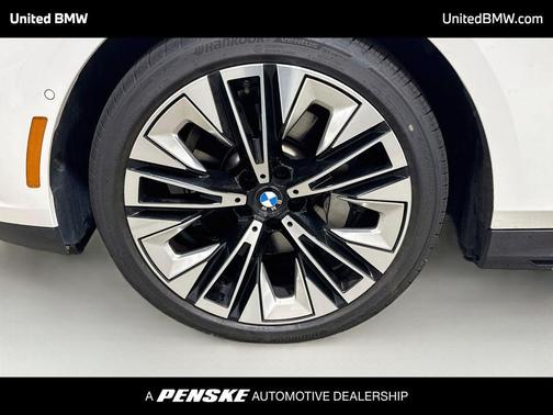 White Metallic 2026 BMW 530 530i