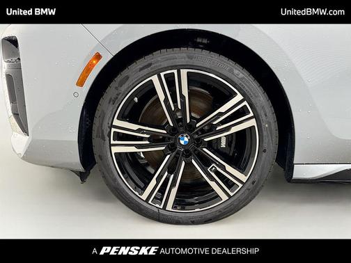 Brooklyn Grey Metallic 2026 BMW 740 740i