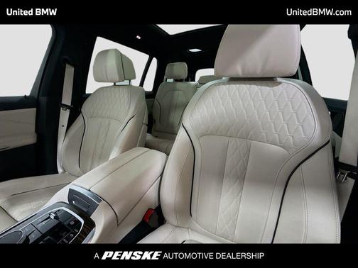 Gray Metallic 2026 BMW X7 xDrive40i