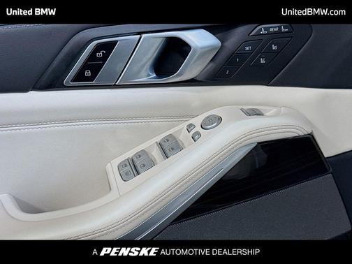 Dravit Grey Metallic 2024 BMW X7 M60i