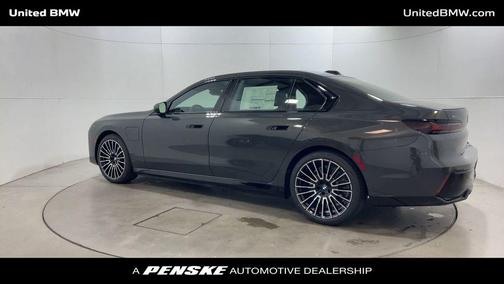 2026 BMW 750e i xDrive