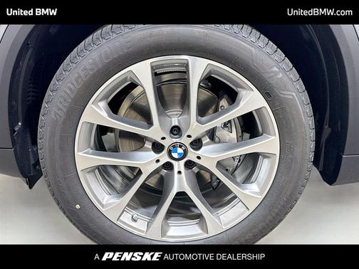 Skyscraper Grey Metallic 2026 BMW X5 xDrive40i
