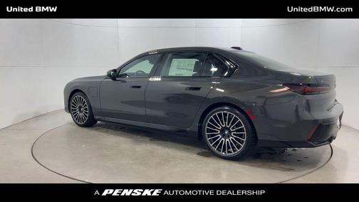 2026 BMW 750e i xDrive