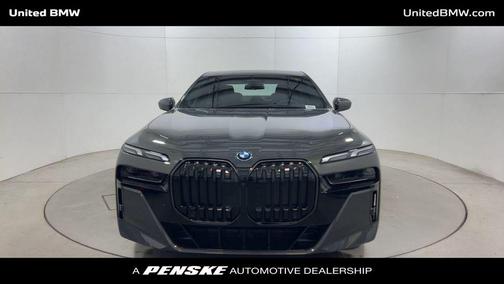 2026 BMW 750e i xDrive