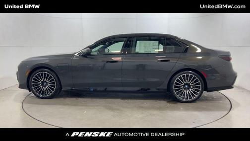 2026 BMW 750e i xDrive