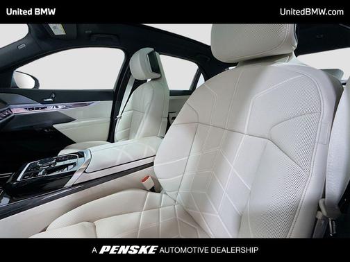 Brooklyn Grey Metallic 2026 BMW 740 740i