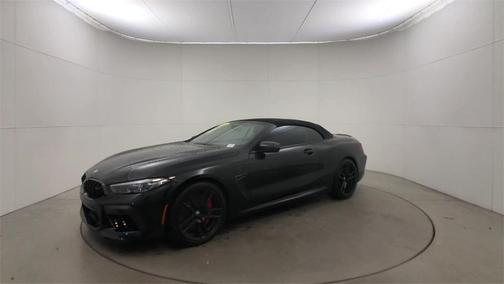 Photo 4 of 22 of 2022 BMW M8 Competition