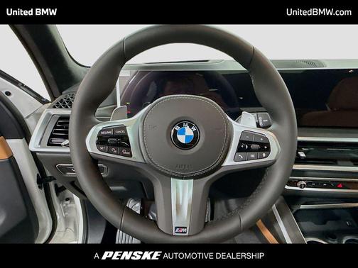 Mineral White Metallic 2026 BMW X7 xDrive40i