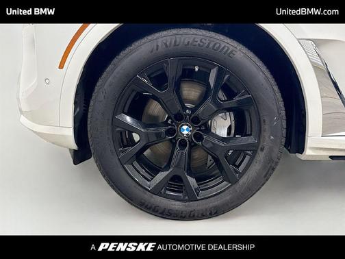 White Metallic 2026 BMW X7 xDrive40i