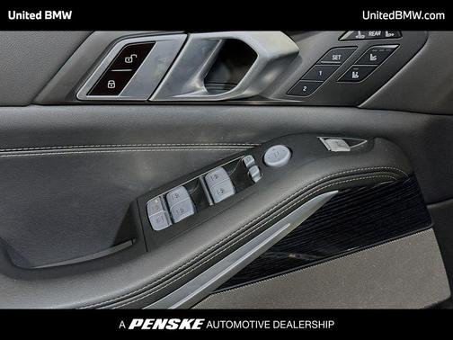 Black Sapphire Metallic 2024 BMW X7 xDrive40i