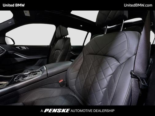 Black Sapphire Metallic 2024 BMW X7 xDrive40i