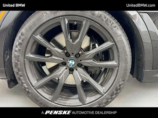 Black Sapphire Metallic 2024 BMW X7 xDrive40i