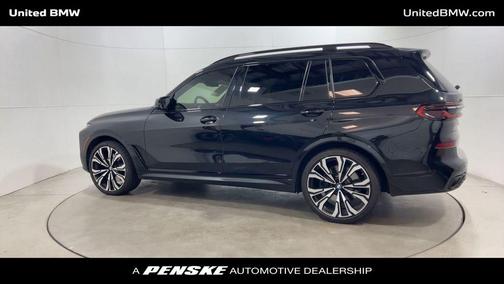 2023 BMW X7 M60i