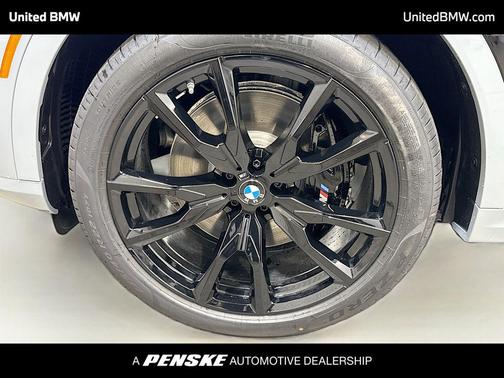 Brooklyn Grey Metallic 2027 BMW X7 M60i