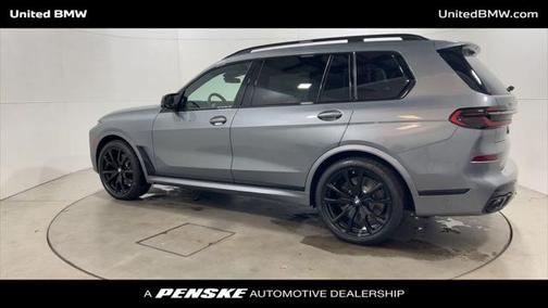 2025 BMW X7 M60i