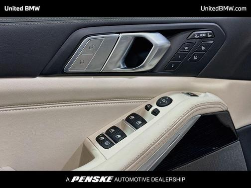 Black Sapphire Metallic 2027 BMW X7 xDrive40i