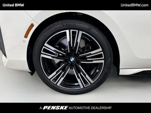 Mineral White Metallic 2025 BMW 760 xDrive